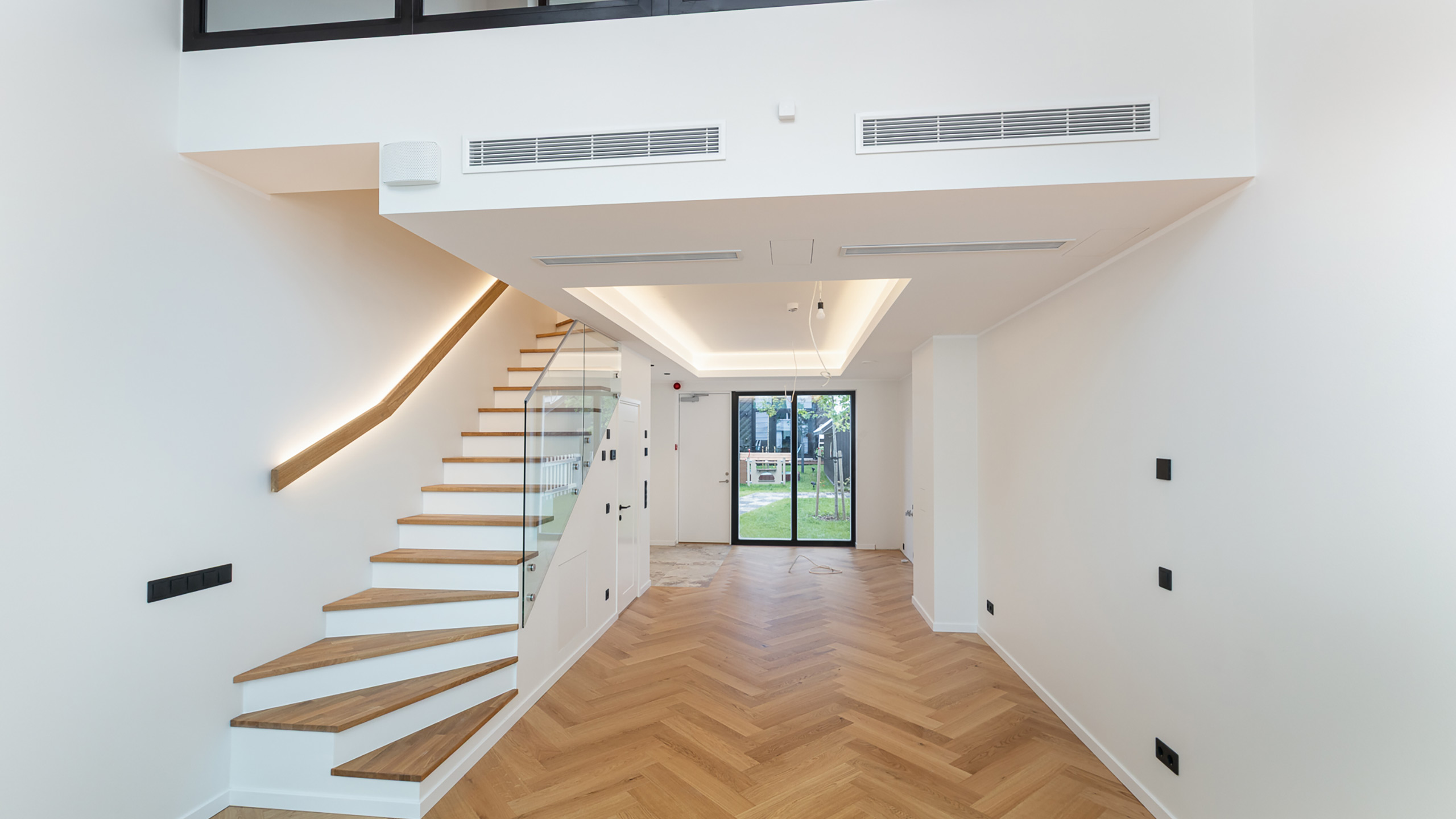 HYB16160-Edit_2560X1440